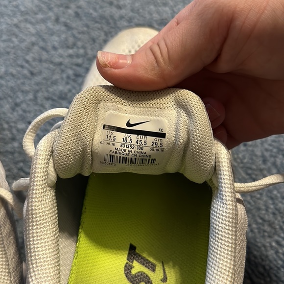 Gently worn, Men’s size 11.5 White nike tennis shoes! - Picture 4 of 4